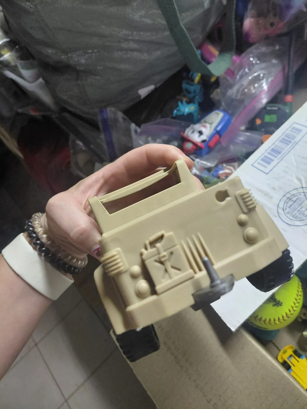 beige Animal Planet rescue safari truck is a 2020 toy vehicle made by Chap Mei.